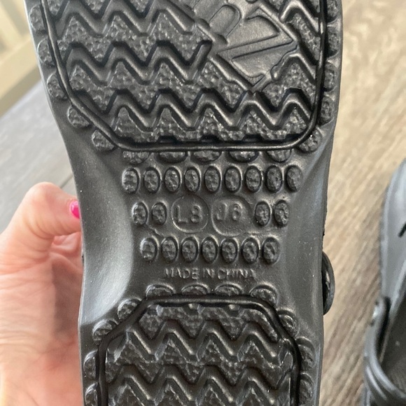 NEW! NOTHINZ SHOES JUNIORS/BIG KID CLOGS | black | Size J6 L8 unisex - Picture 6 of 12